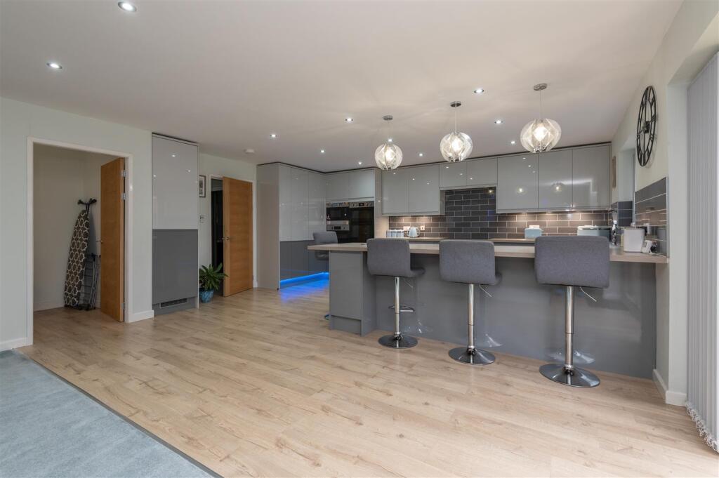 Lounge/Kitchen