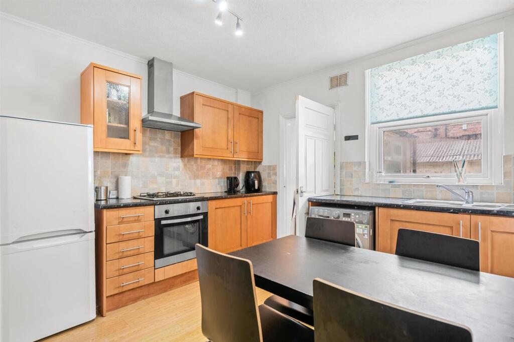 15 Cecil Street Nottingham, NG7 1GZ