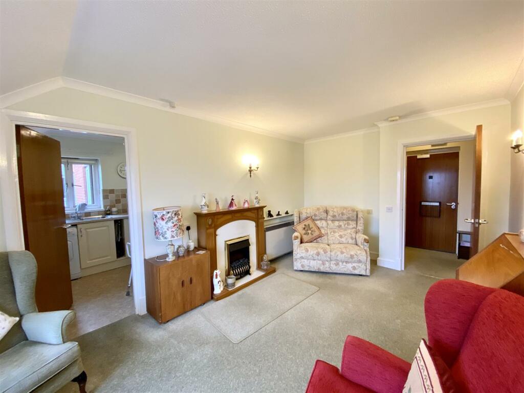 SITTING ROOM