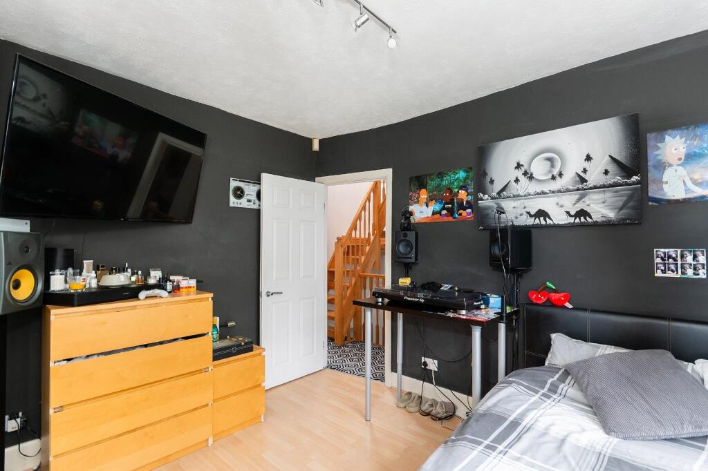 0A2AEE - Bedroom F.jpg