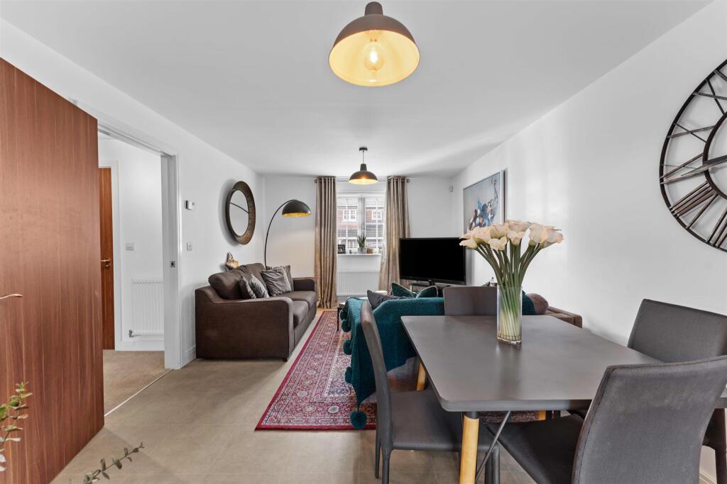 Open Plan Lounge &amp; Kitchen Diner