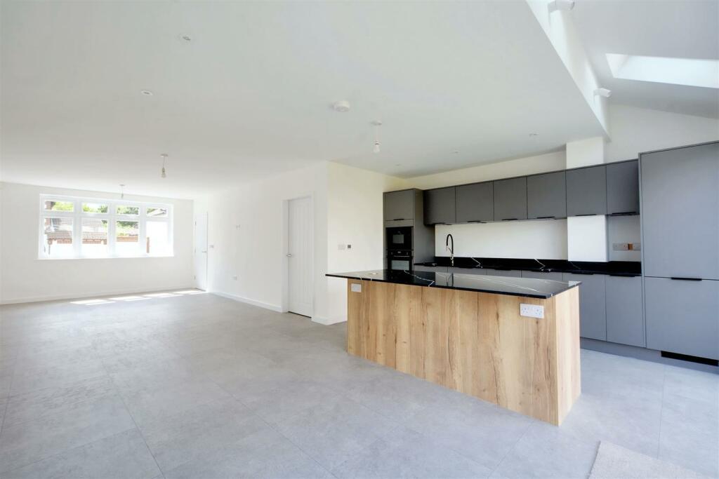 Kitchen_2.jpeg