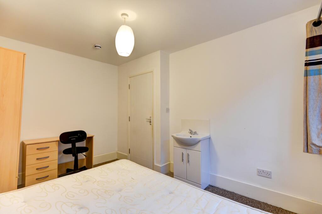 9 Old Shoreham Road bedroom 5 (2)