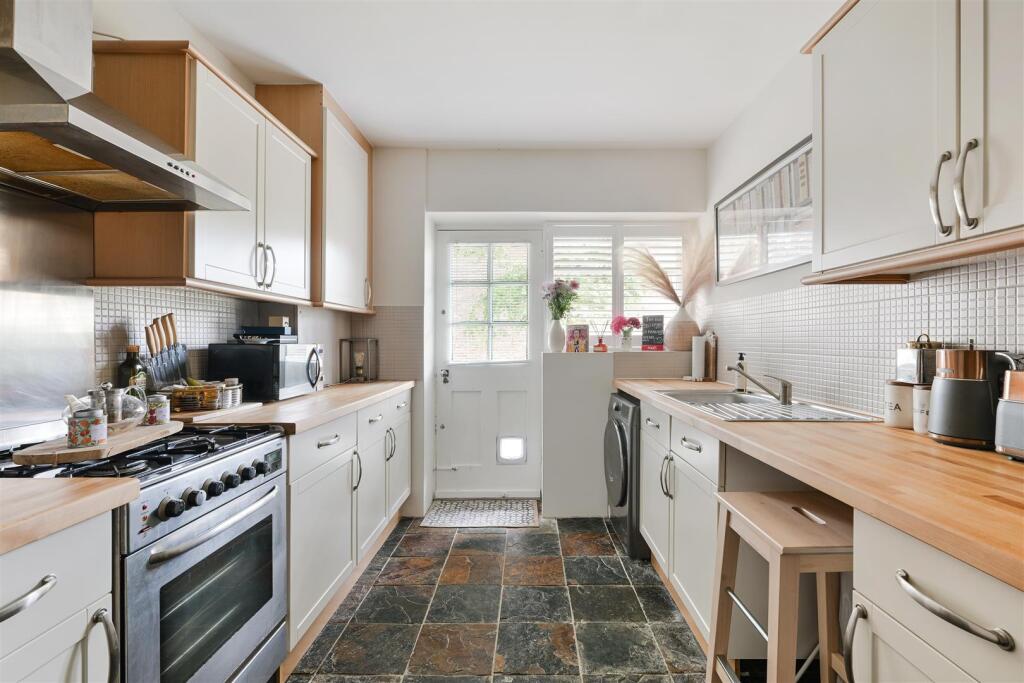 BEECHWOOD COURT, 13-6.jpg