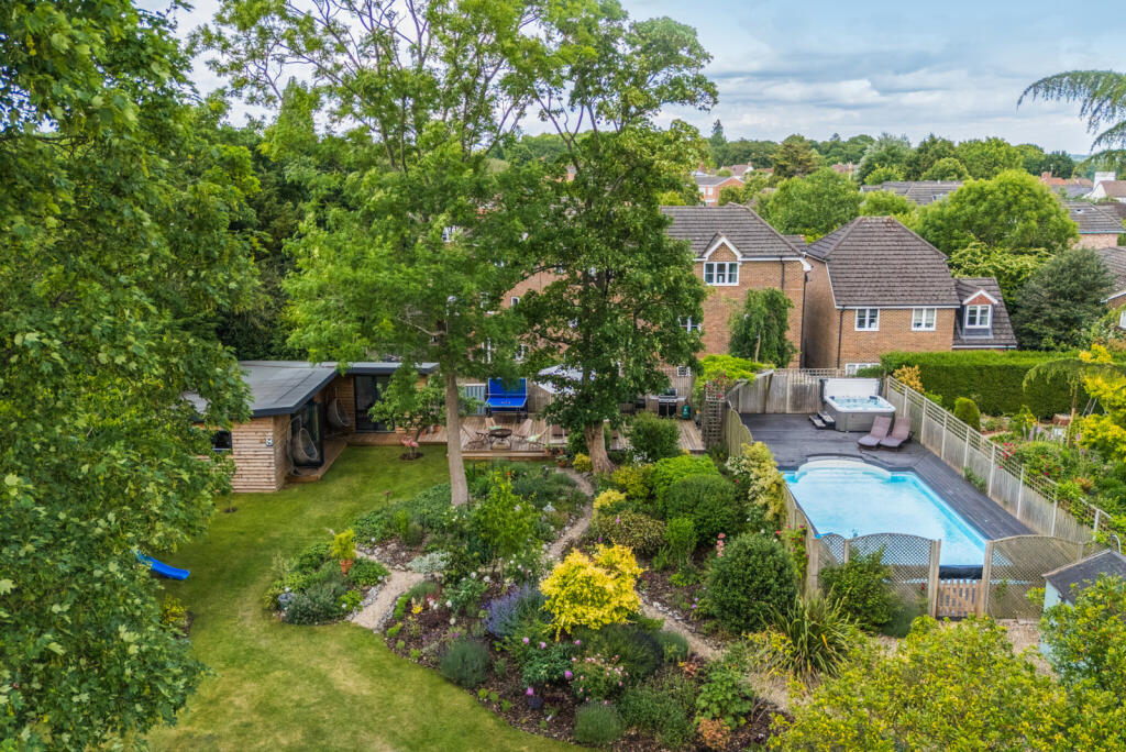 1300661-9-6839e33...