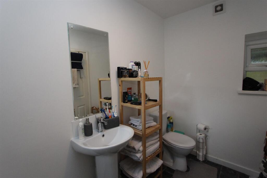 flat 6 217 Caerphilly Road 006.JPG