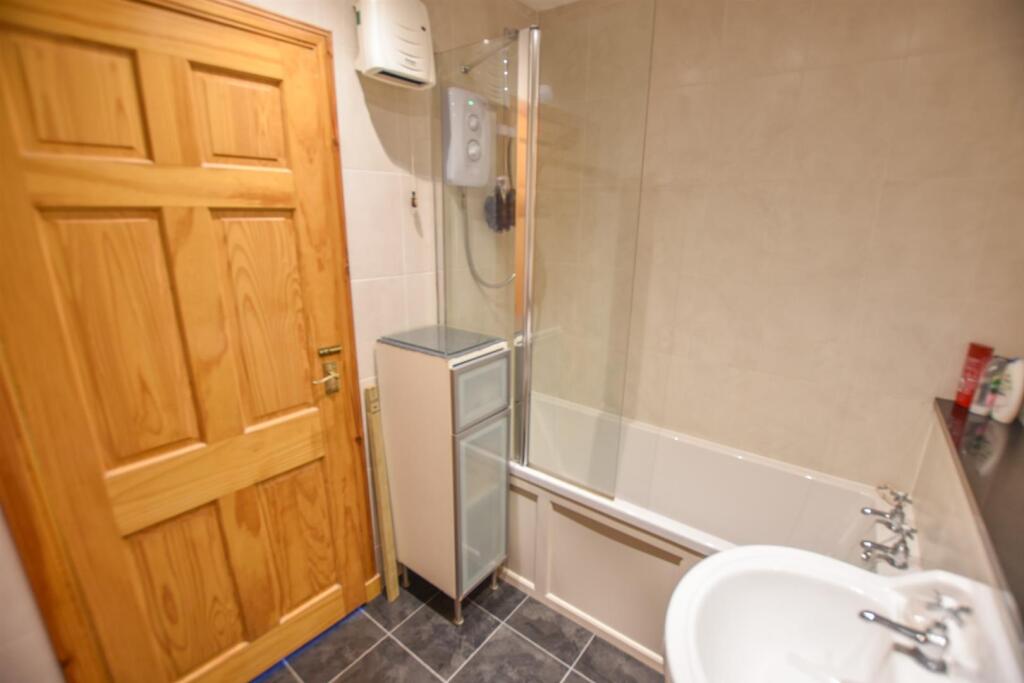 BATHROOM (2)-2.jpg