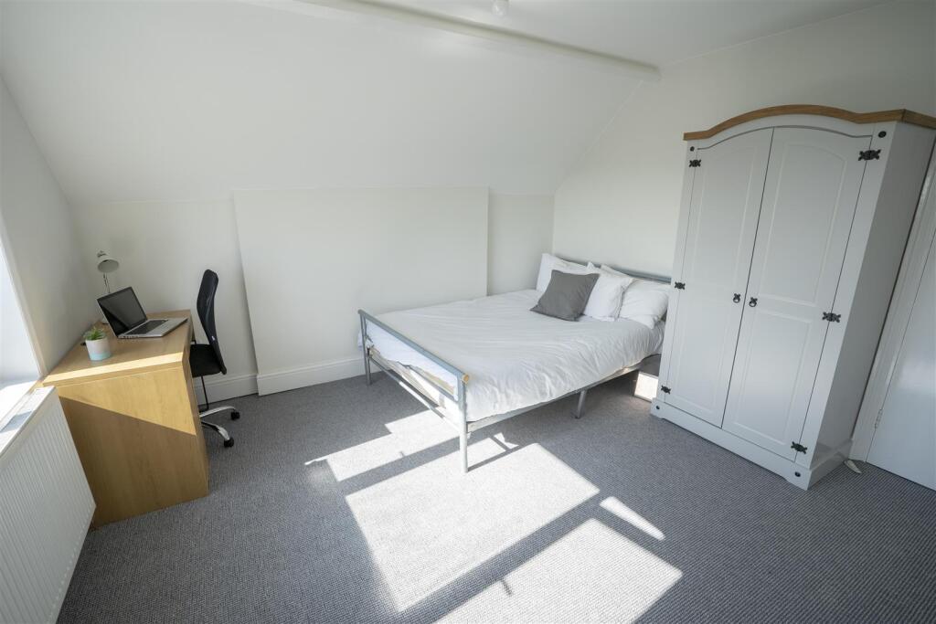 455crookemoor road bedroom7.jpg