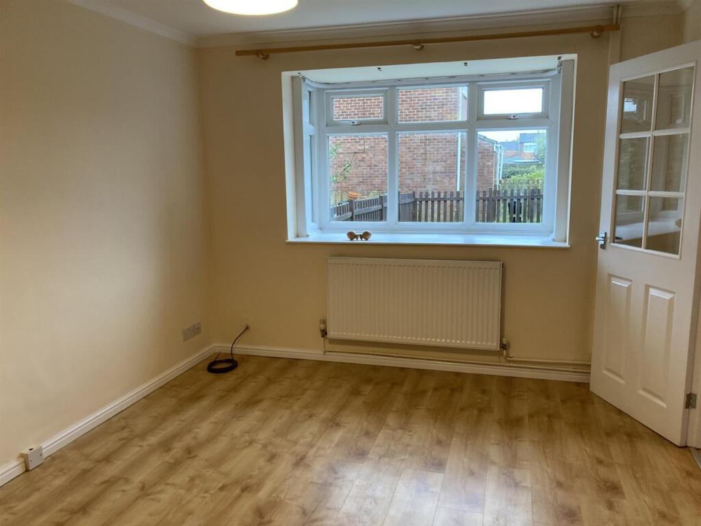 Living Room 1.jpg
