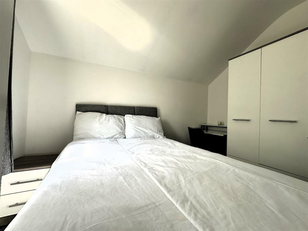 Room 4 I.jpg