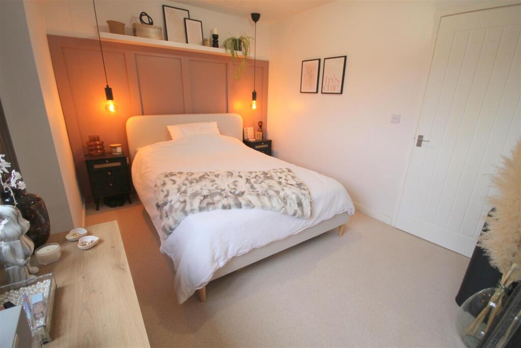 VCL Bedroom iv a.JPG