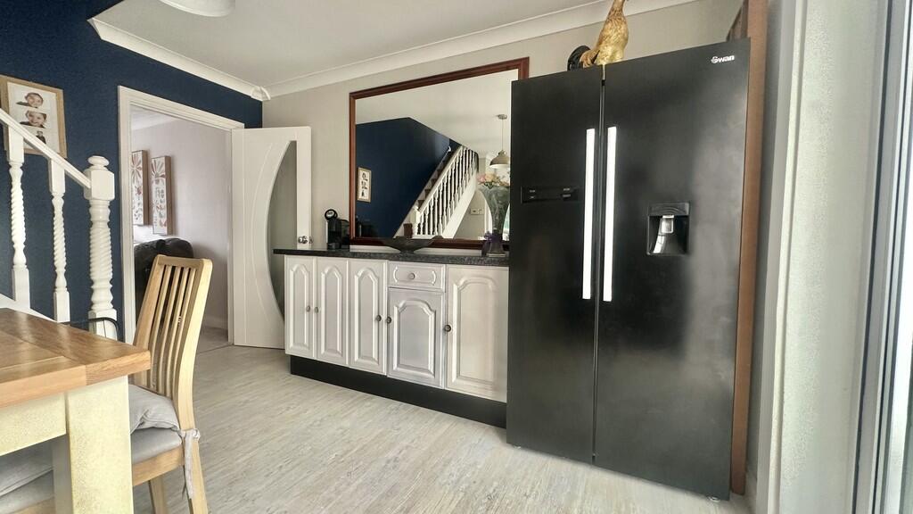 8F7F0DBA-65D2-446...