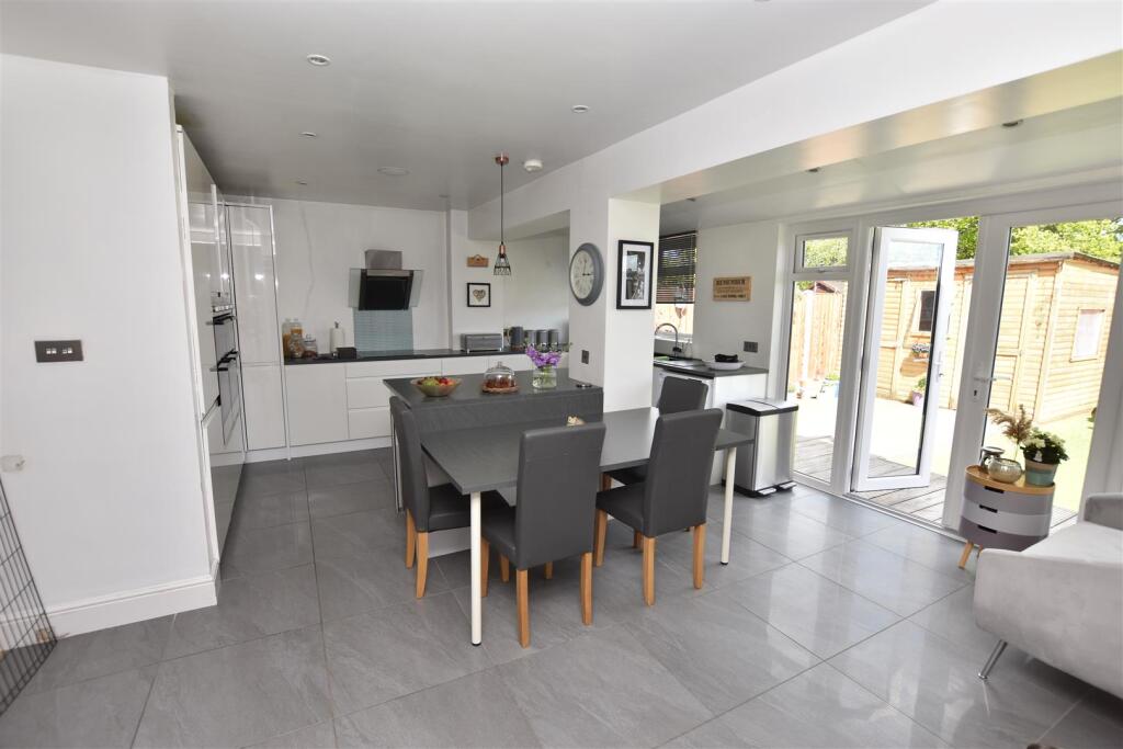 Kitchen Family Room