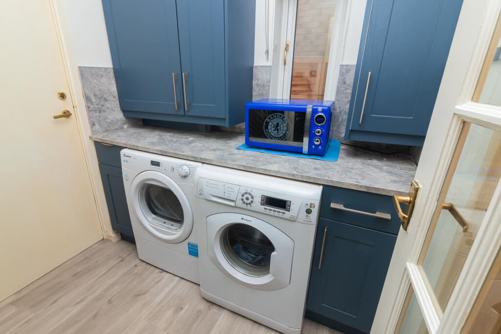 39 fischer gardens  Paisley  Pa1 2st L-34