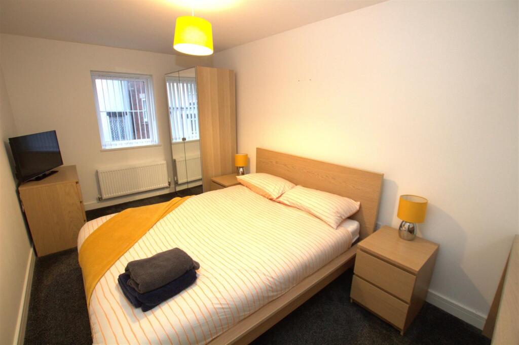 BEDROOM.jpg