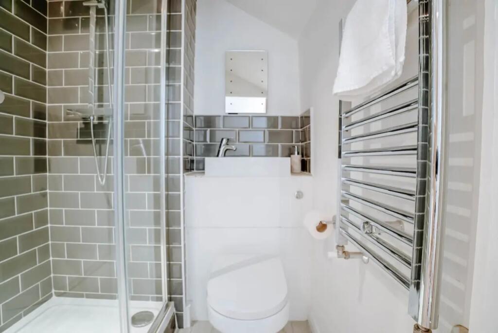 En-suite for bedroom 3