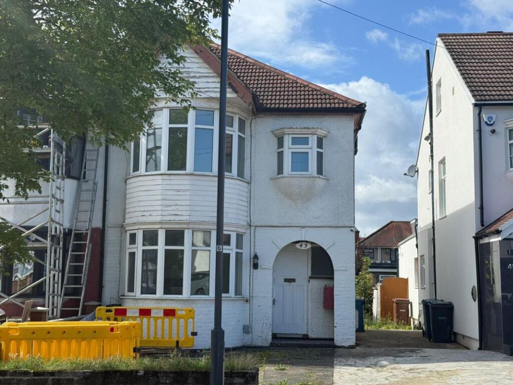 43 Larkfield Avenue, Harrow, Middlesex, HA3 8NQ