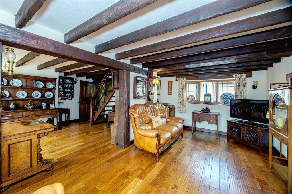 Lounge 1 1N9A7416-Enhanced-NR.jpg