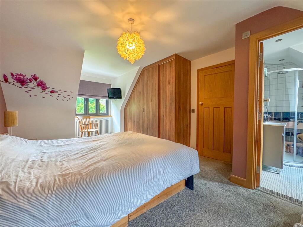 Oswald Hall Cottage - Image-13.jpg