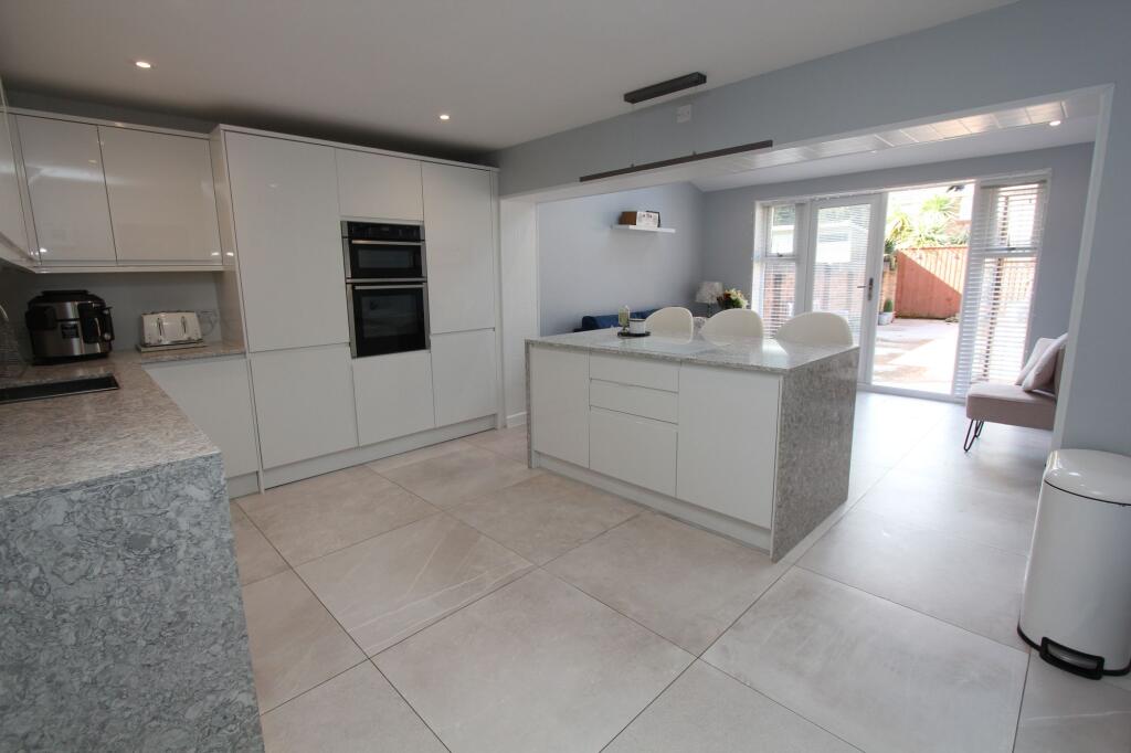 Social Kitchen/Dining Room