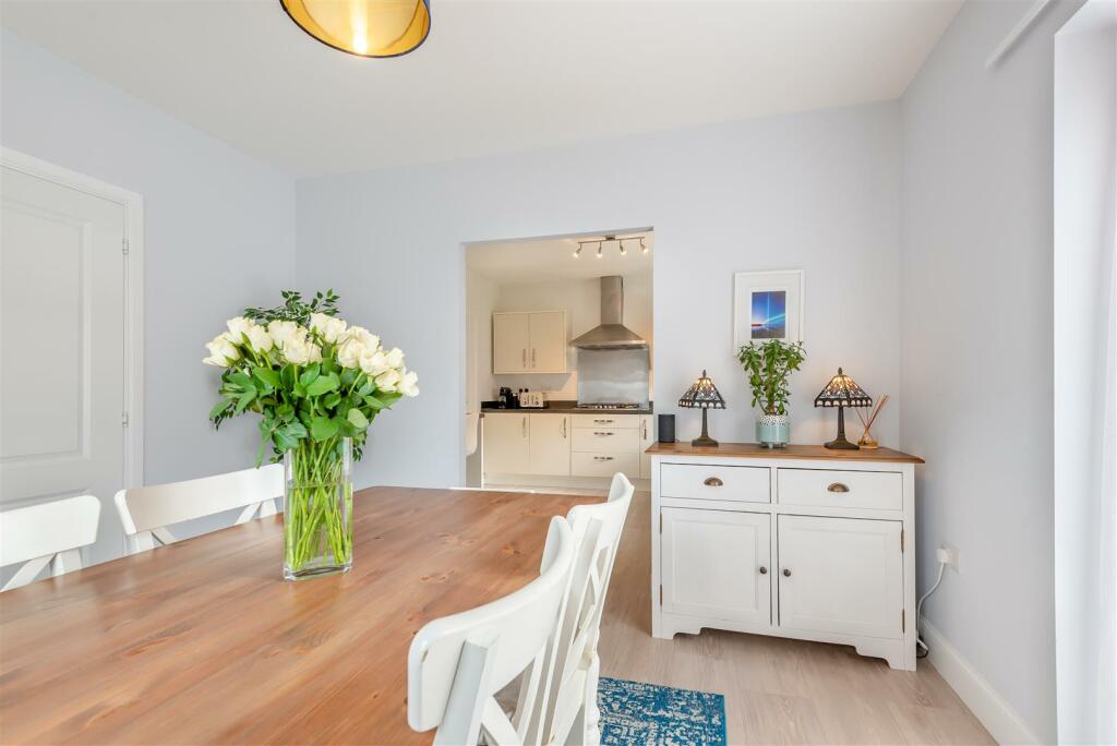 8588285-interior09.jpg