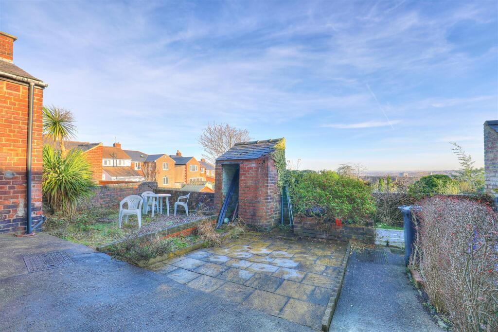 DW175013_4_6_tonemapped copy.jpg