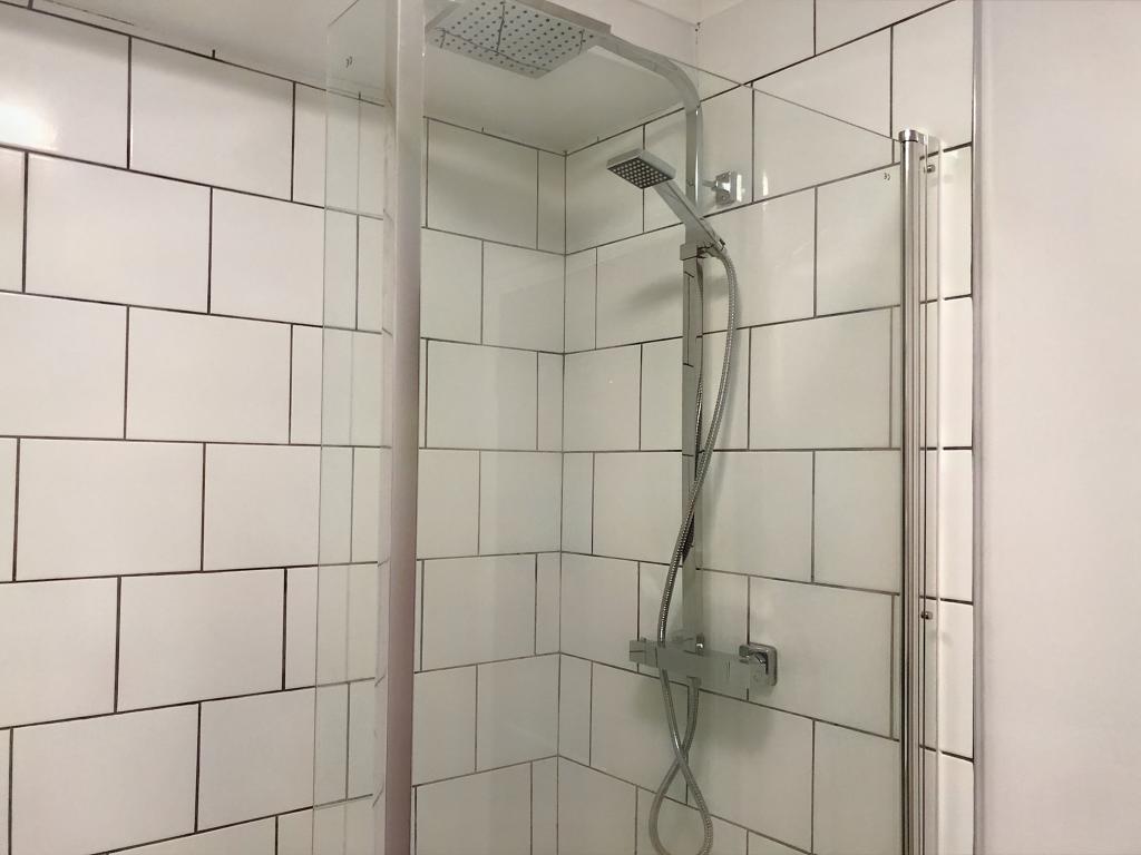 6.Bathroom.JPEG
