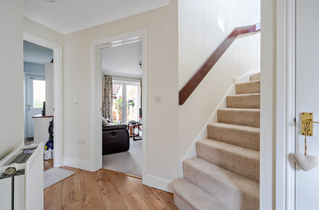 1372734-9-68fb89c...