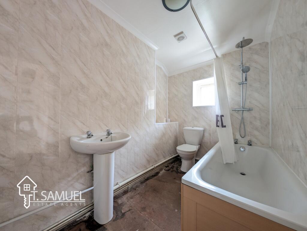 FLAT BATHROOM
