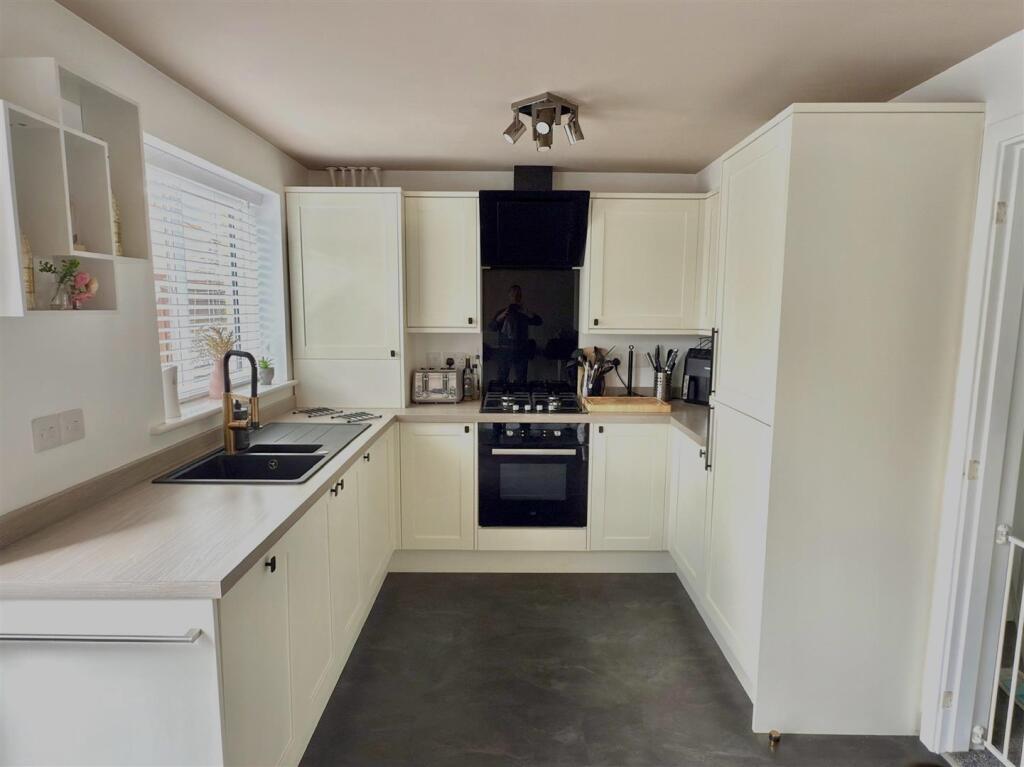 KITCHEN AREA.jpg