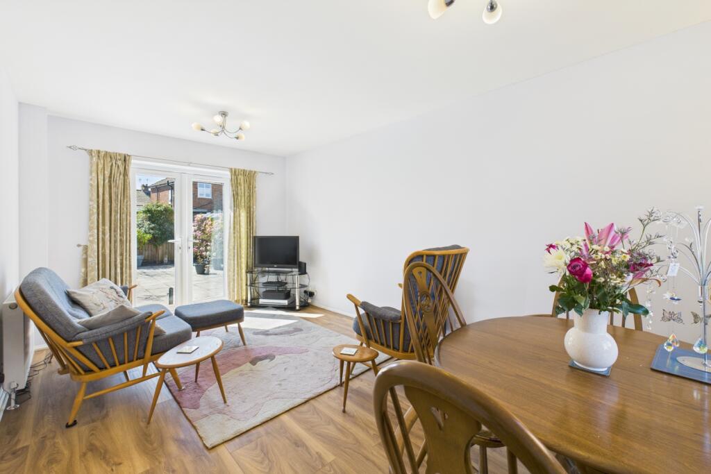 CAM03162G0-PR0239-STILL010