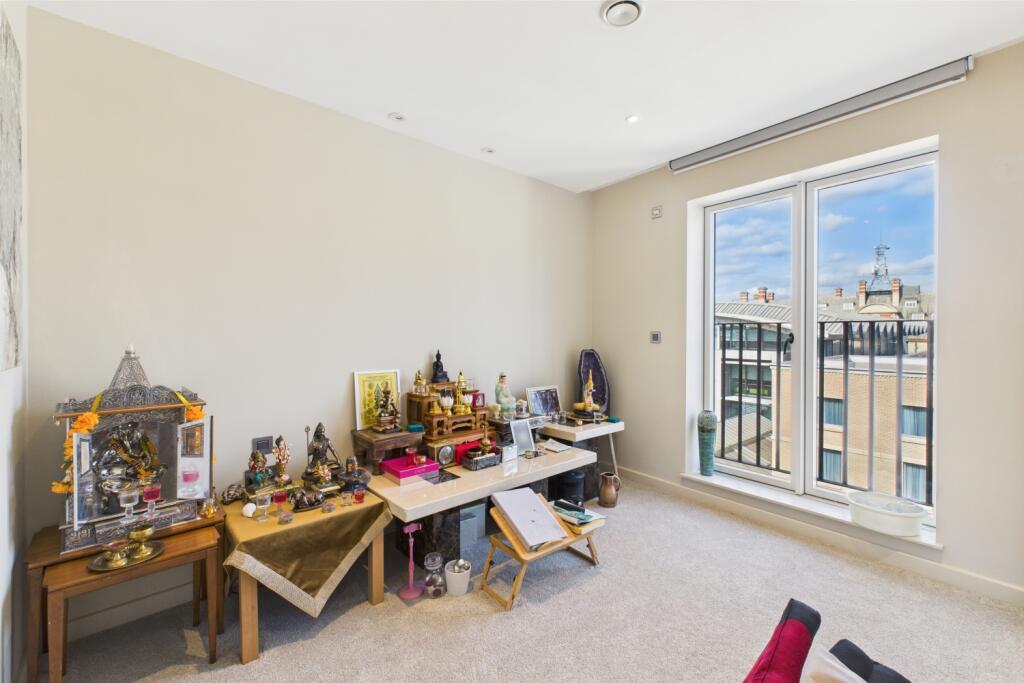 CAM03162G0-PR0257-STILL017