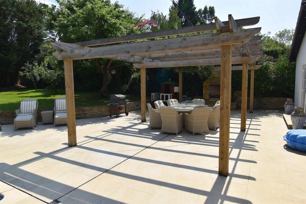 Pergola1.JPG