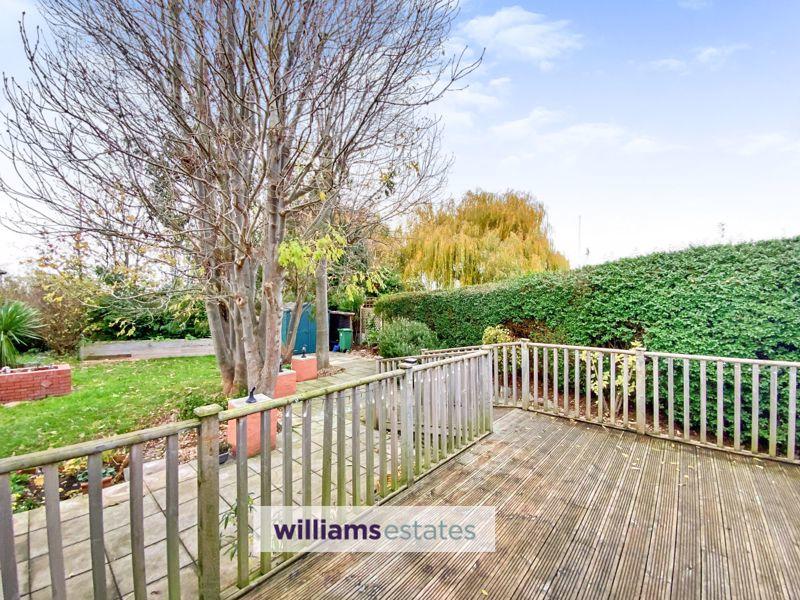 decking &amp; rear garden