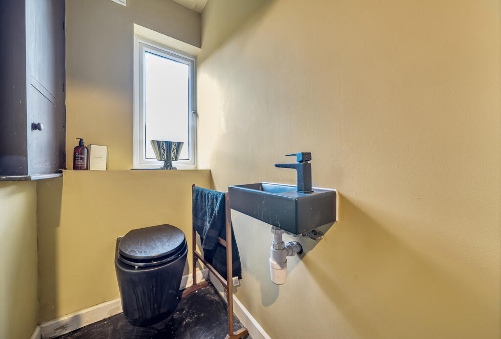 1341918-4-68af086...