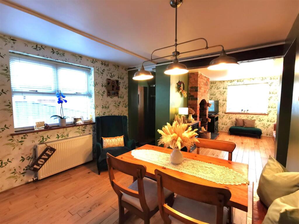 lounge diner 1.jpg