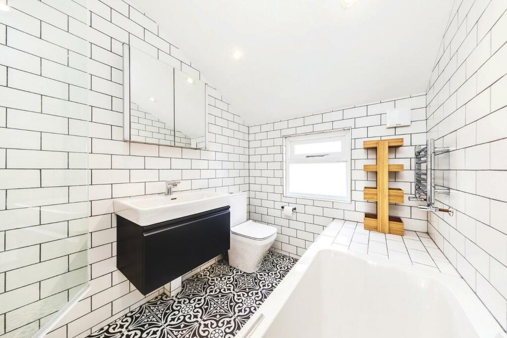 Second Floor Bathroom.jpg