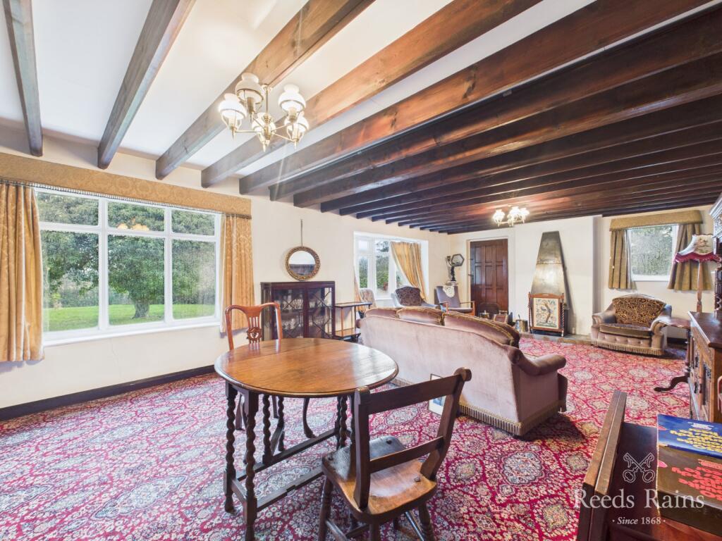 Sitting/Dining Room