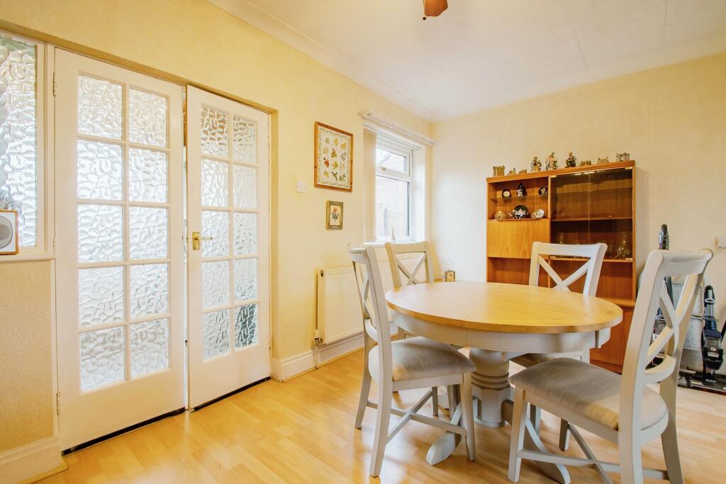 Lounge/Dining Room