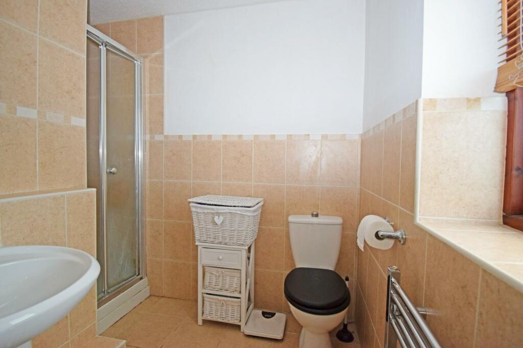34 Meadowvale Road, bed 1 en suite.jpg
