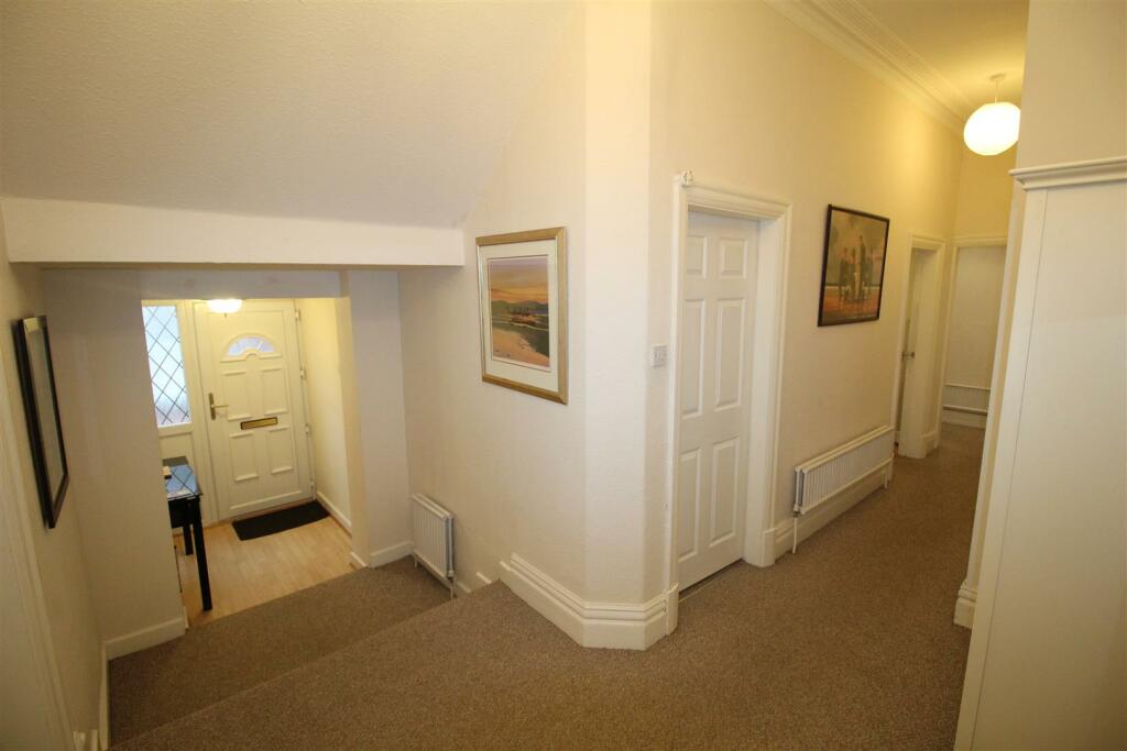 St Leonards Road West, Hallway.JPG