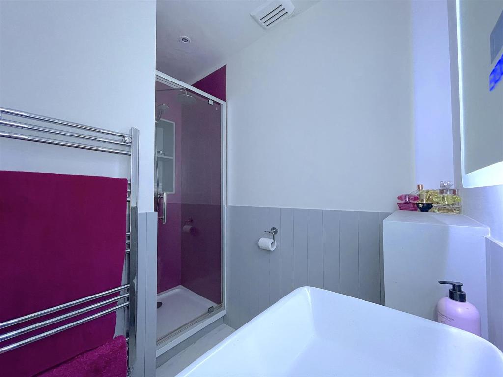 En-Suite (2).jpeg