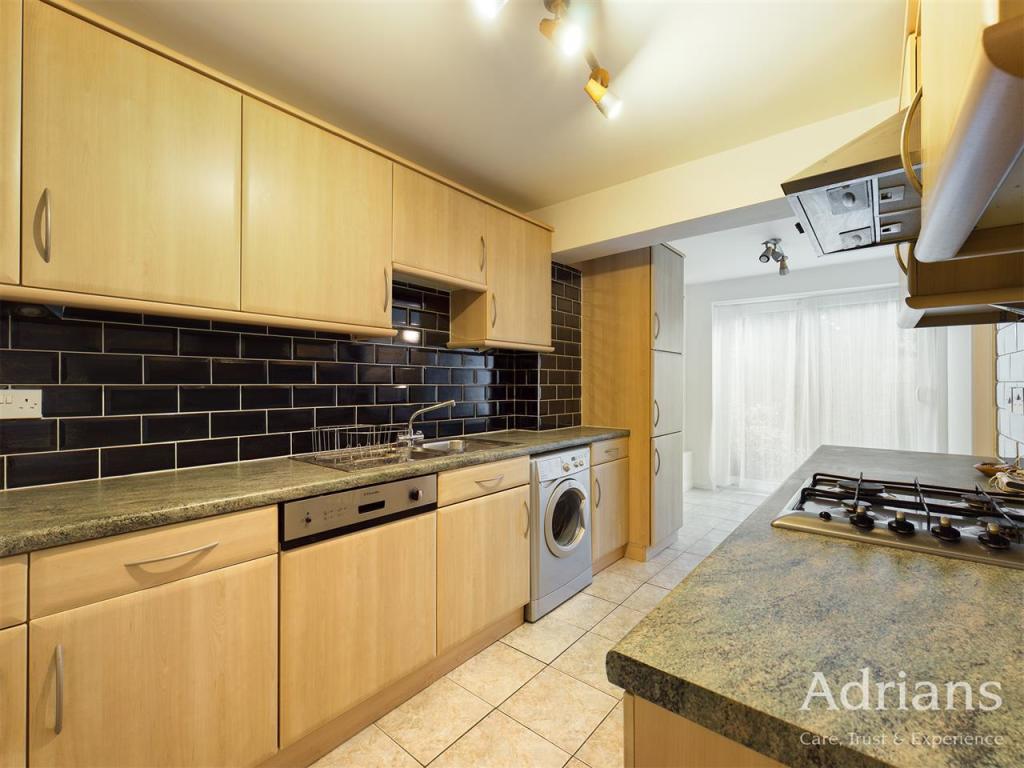 EXTENDED KITCHEN /