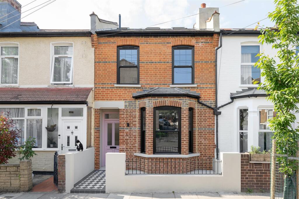 Queen Elizabeth Road E17