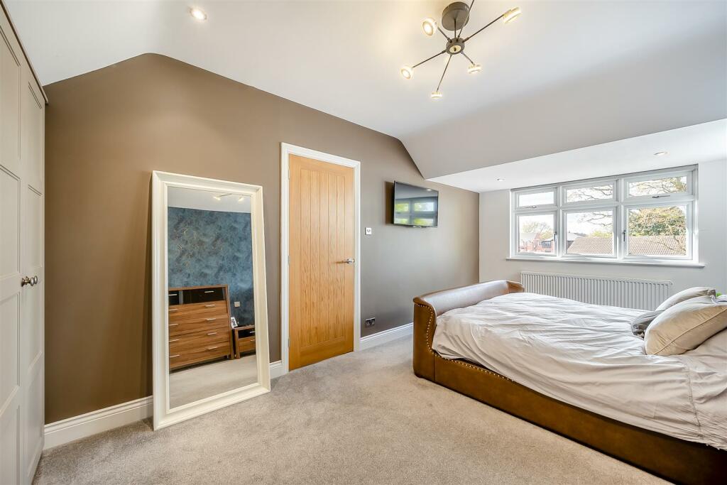 8593312-interior39.jpg