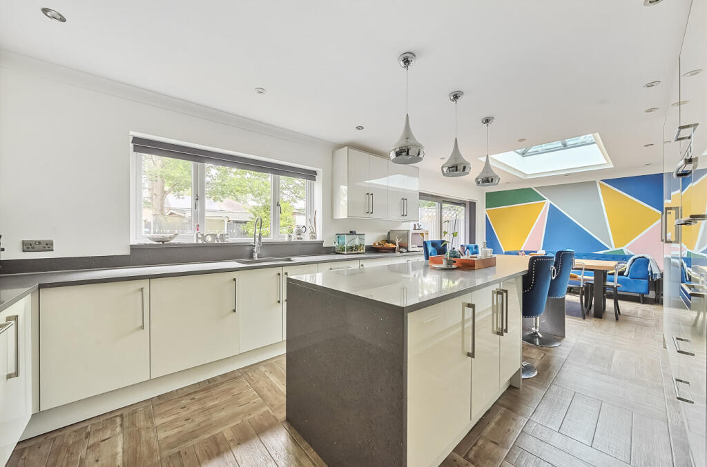 1302252-5-683f057...