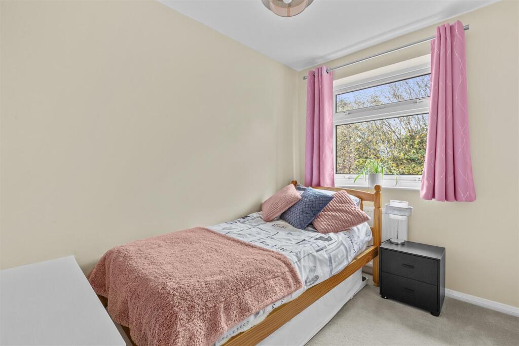 17 Heather Walk, HP15 7UH-2.jpg