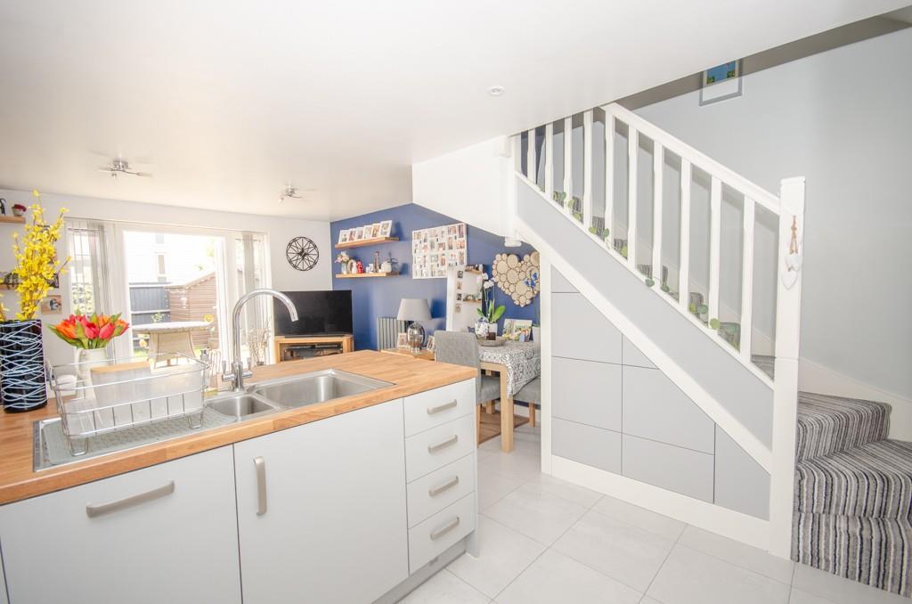Kitchen pic 2.jpg