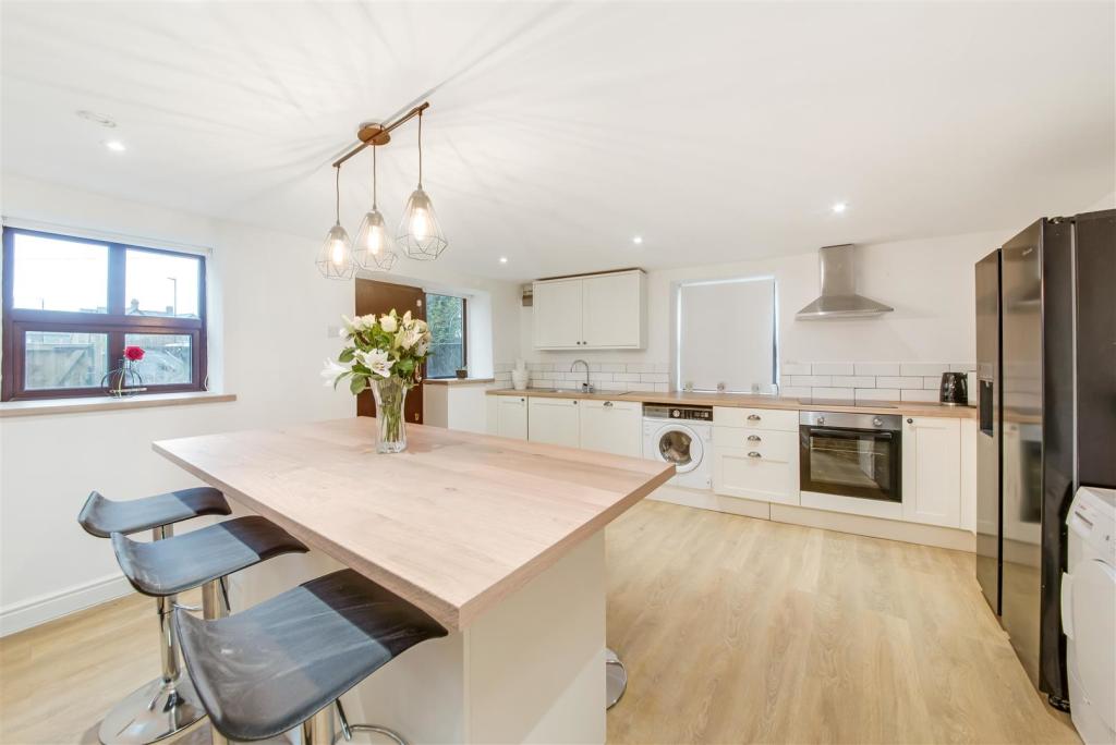 Kitchen/ Dining