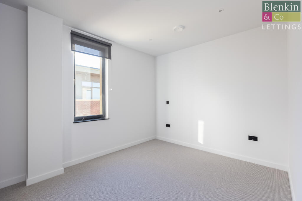 Almond 605 Bedroom 2-1
